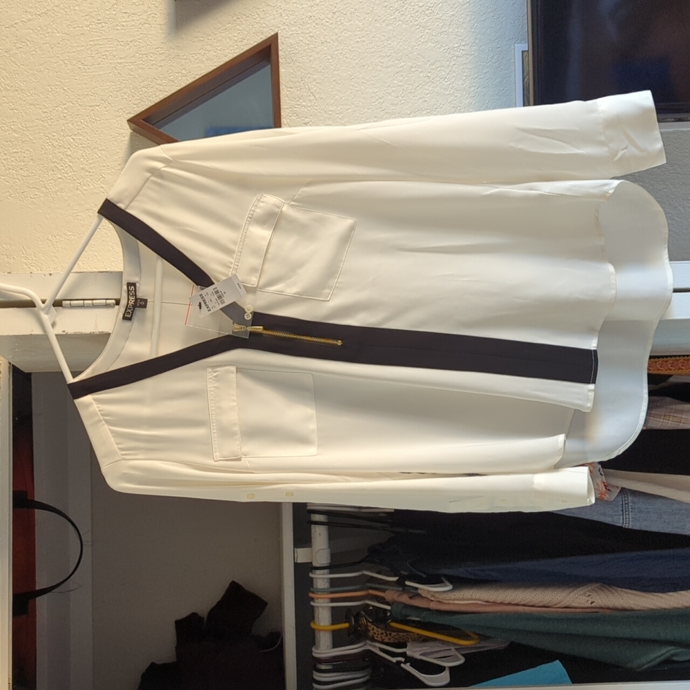 Black & White zipper blouse with pockets